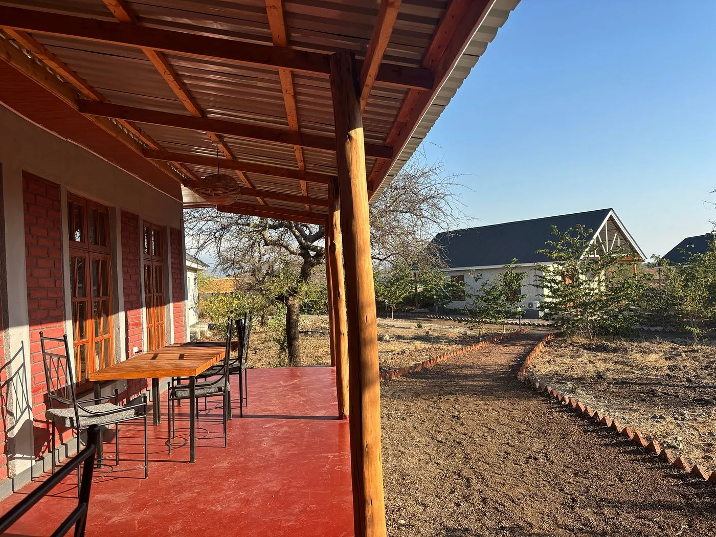 NAIBALA LAKE MANYARA LODGE, veranda