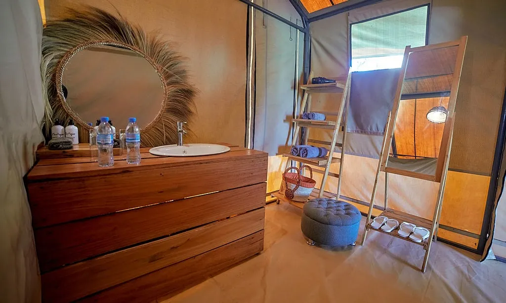 Pamoja Migration Camp-Ndutu, tent bathroom