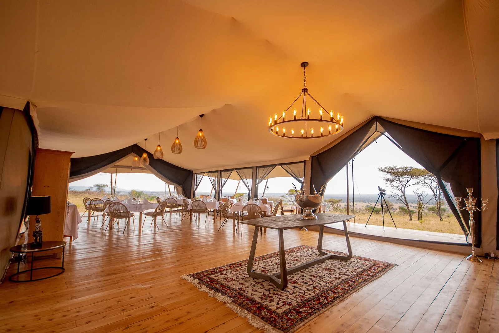 Serengeti Luxury Retreat, dining tent