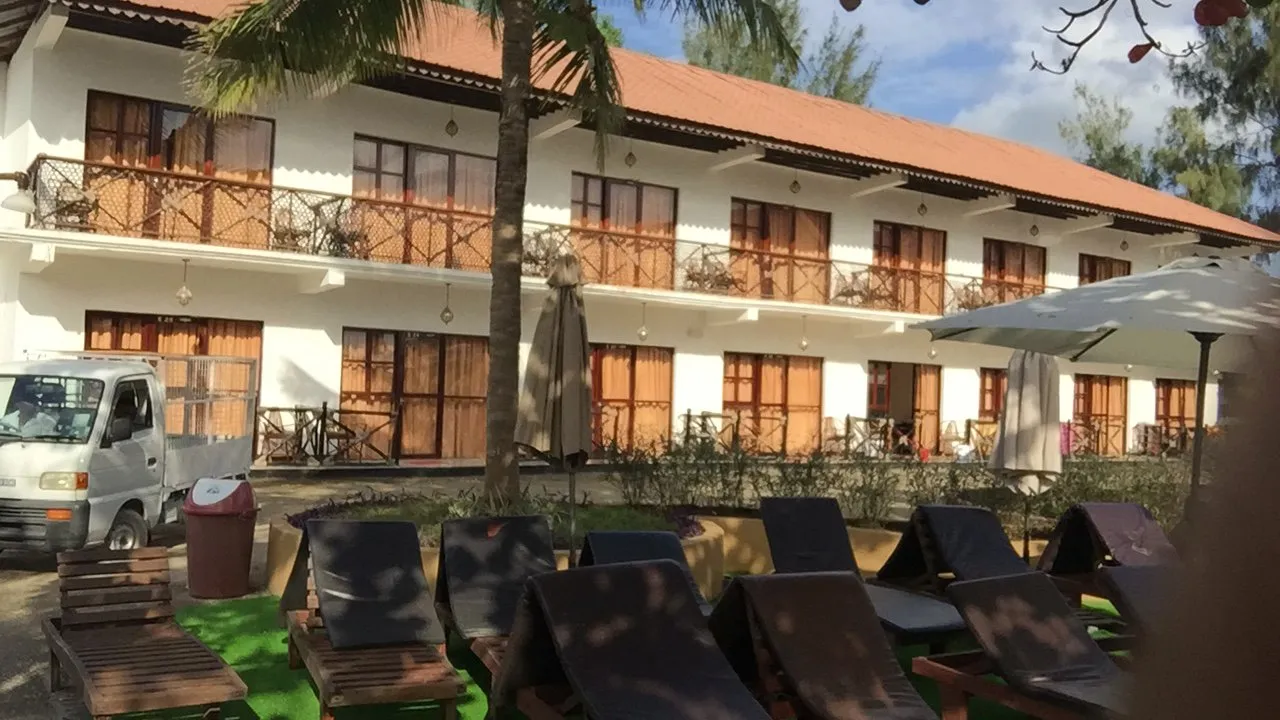 Amaan Bungalows Beach