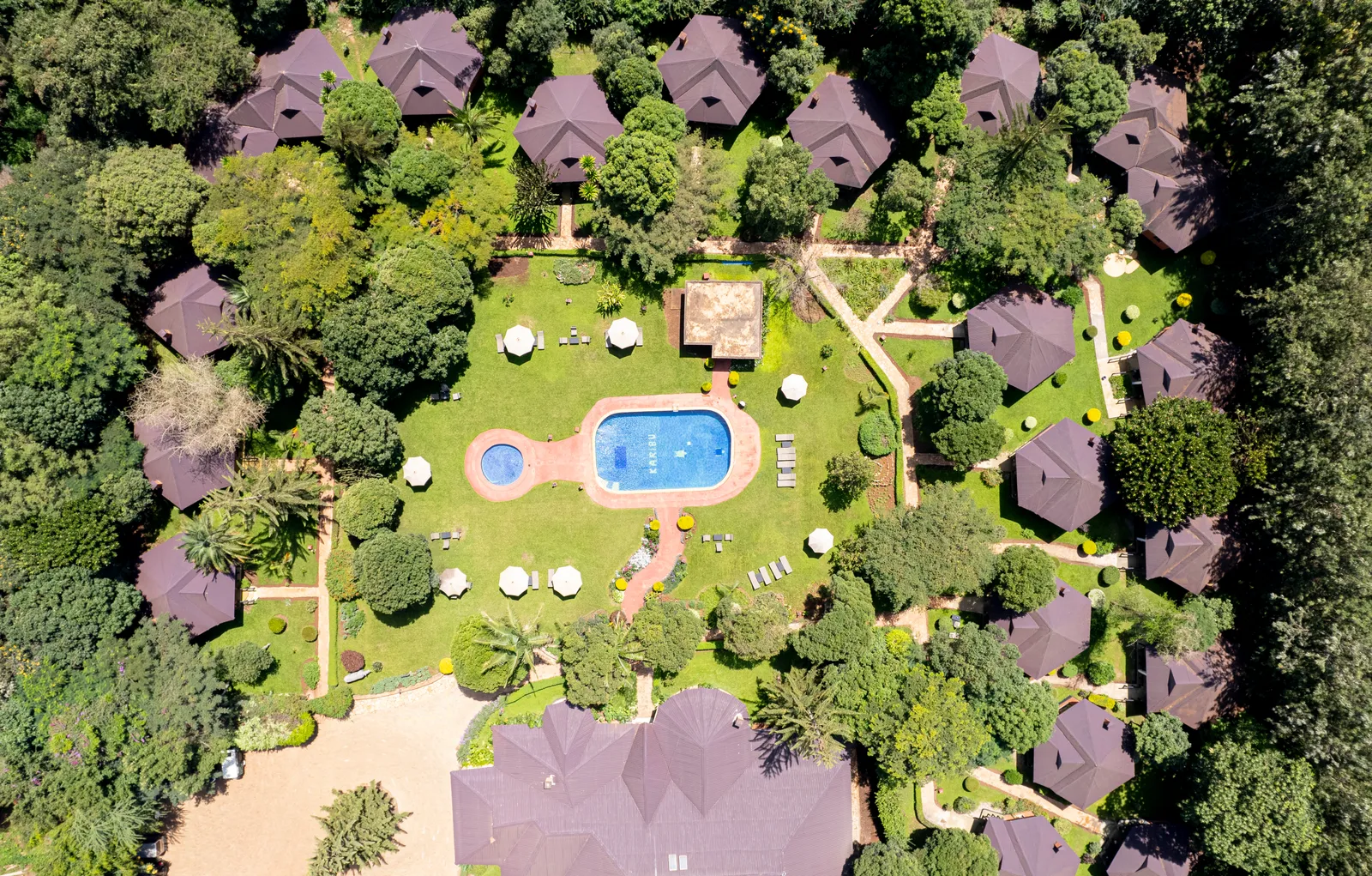 Bougainvillea Safari Lodge, lodge from above