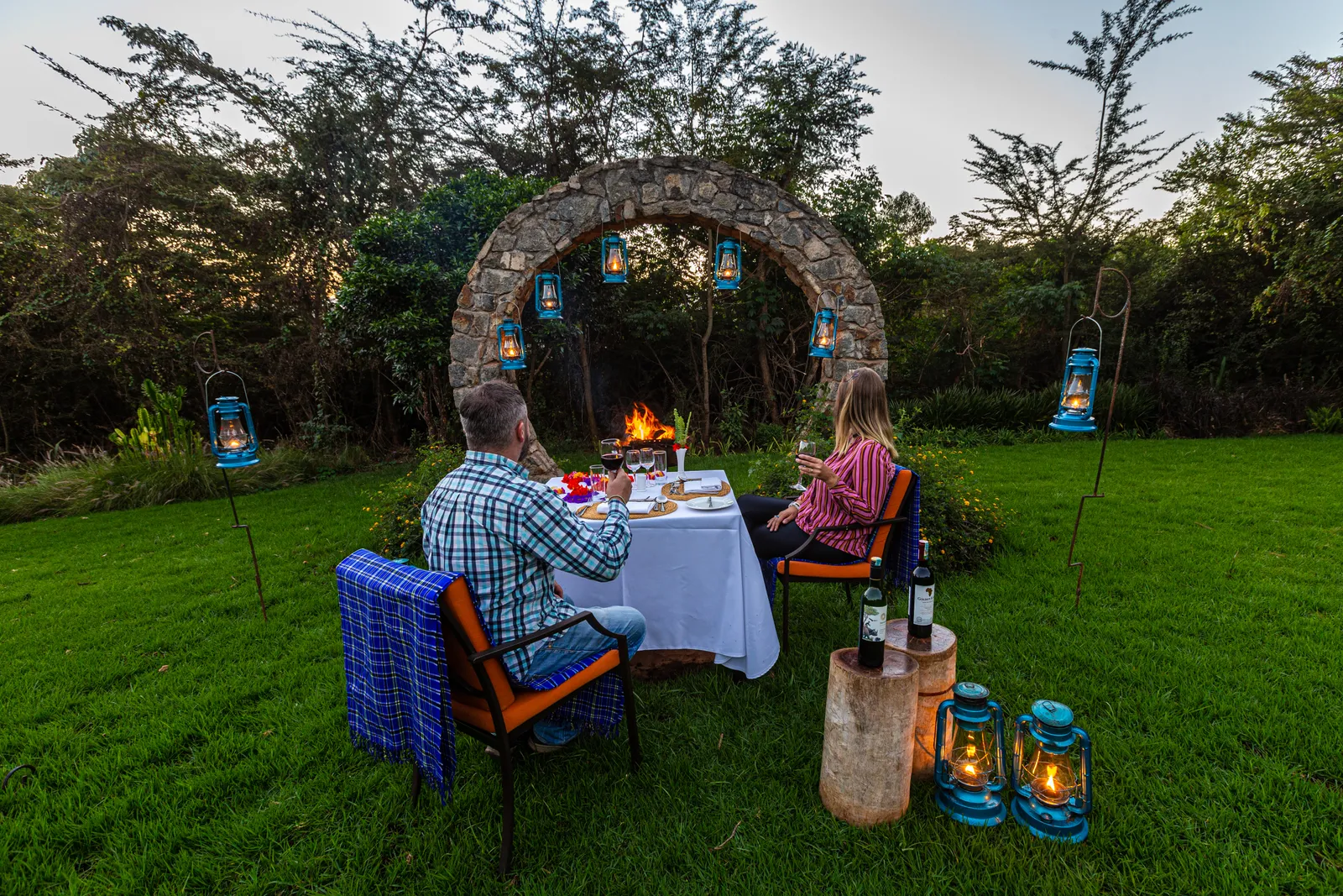 ACACIA FARM LODGE - KARATU, dinner in the garden