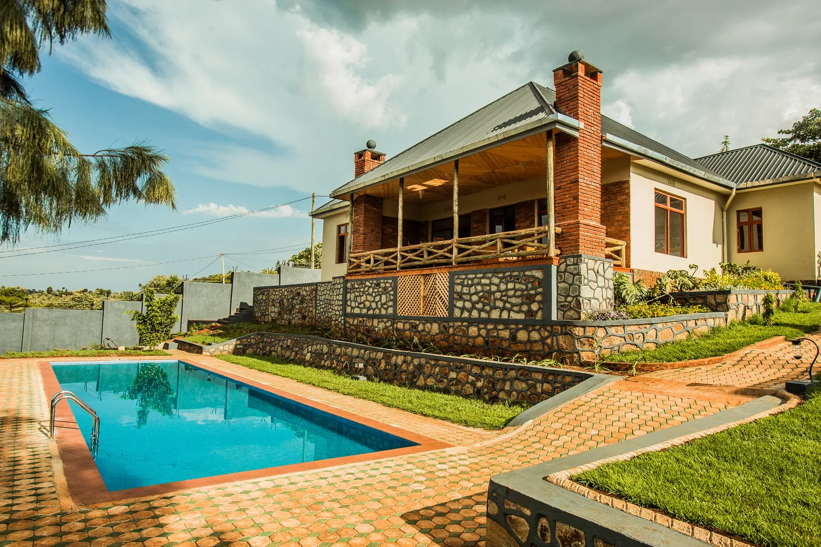 Kankari Lodge, main house and pool