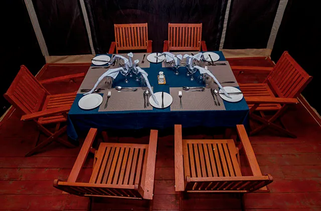 Embalakai Ngorongoro Camp, dinnner for six