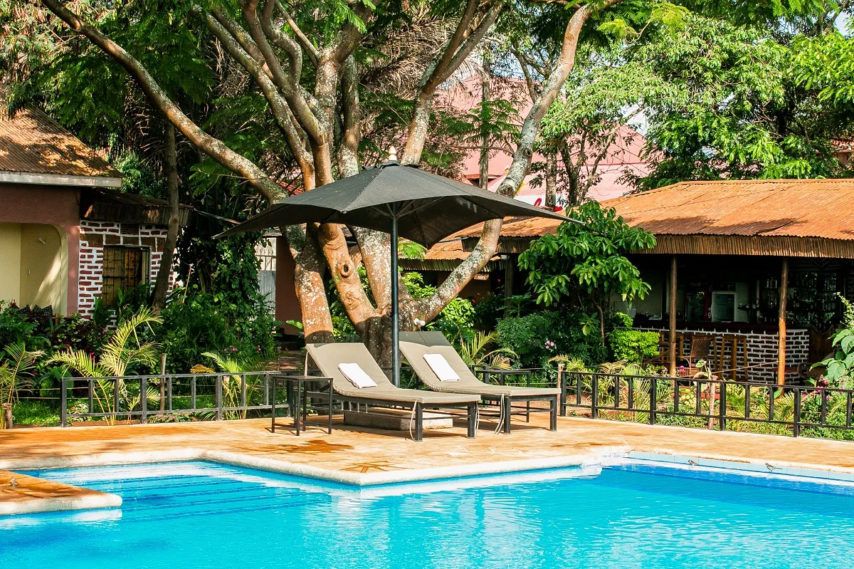 Crater Rim View Inn, swimming pool