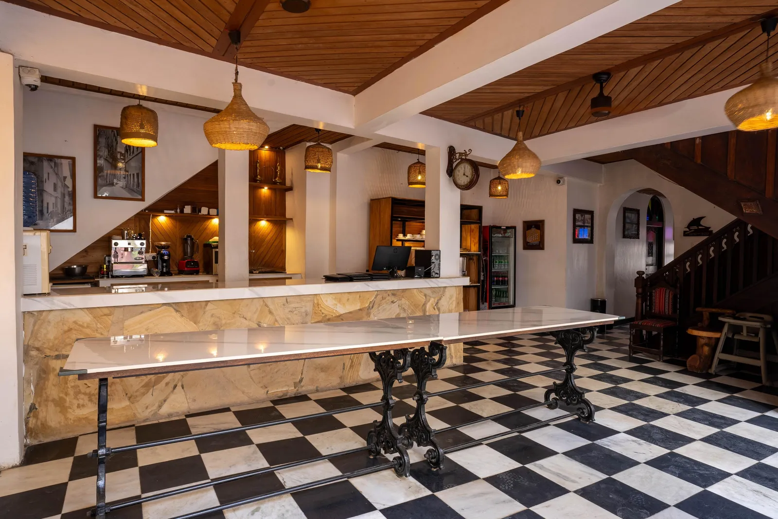 Dhow Palace Hotel