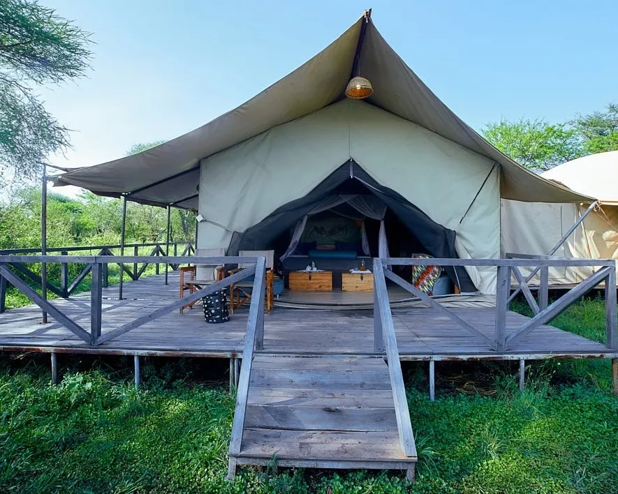 Pamoja Serengeti Luxury Camp, guest tent