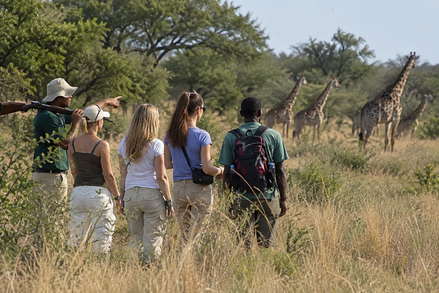 Fußsafari mit Ranger zu den Giraffen im Serval Wildlife Park